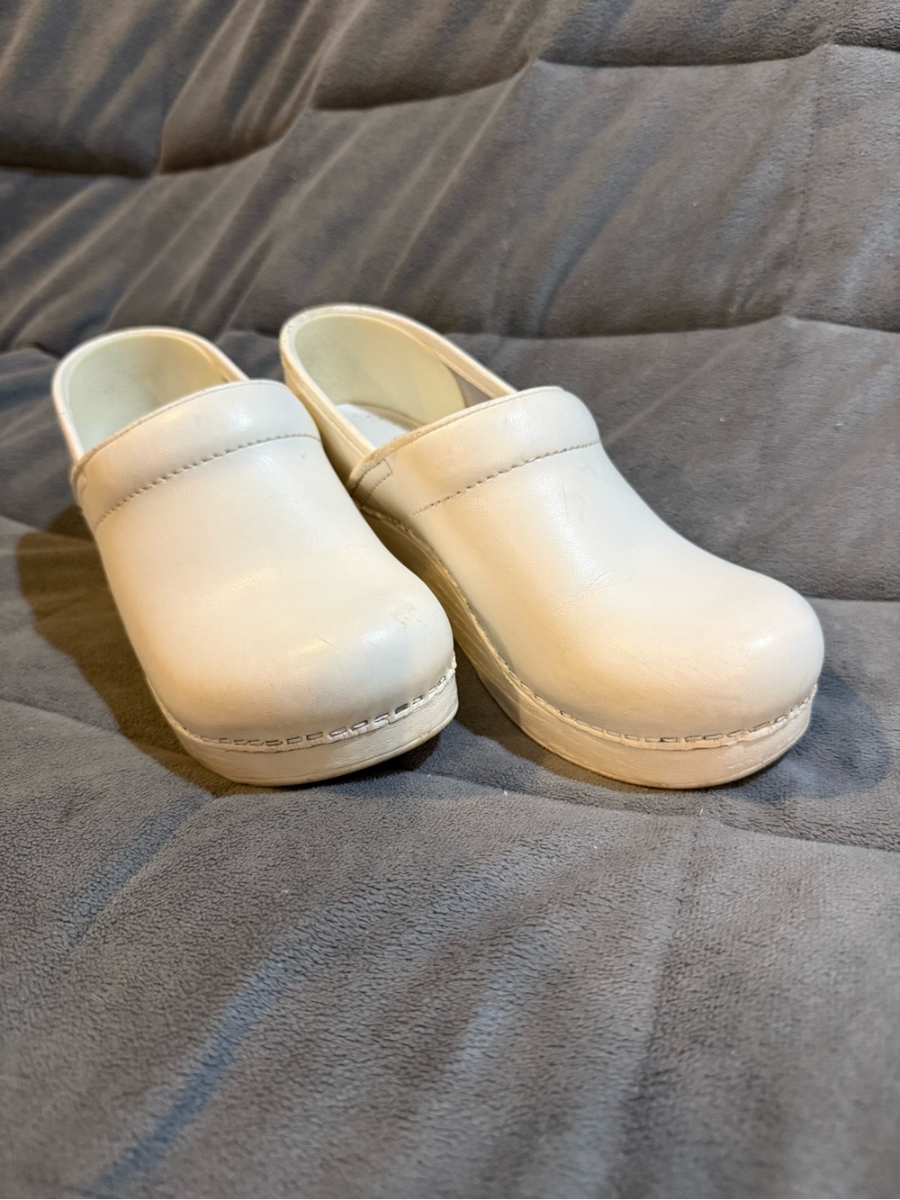 Dansko White Leather Clogs 35 4.5/5 nurse